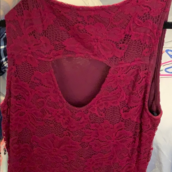 Burgundy lace dress - Picture 4 of 4